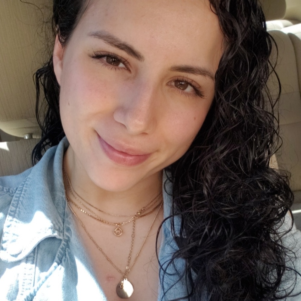 Meet your Posher, Cesia